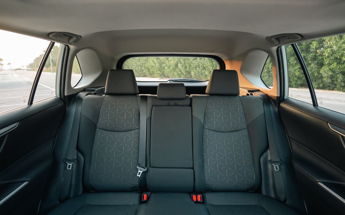 TOYOTA RAV4 - image 9