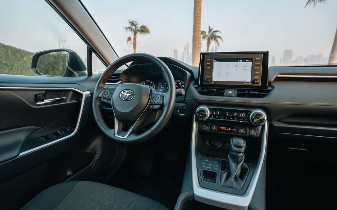 TOYOTA RAV4 - image 8
