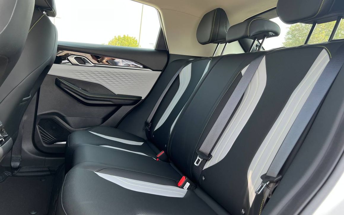 Geely Coolray Mid Option 2024 - image 12