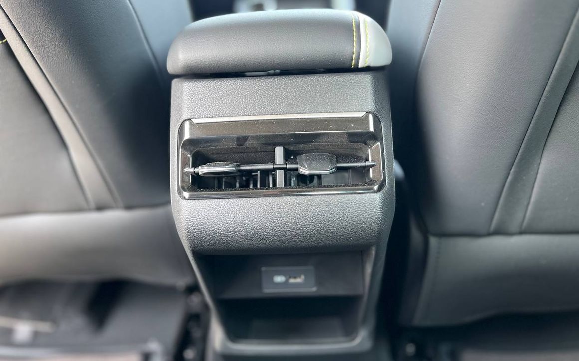 Geely Coolray Mid Option 2024 - image 13