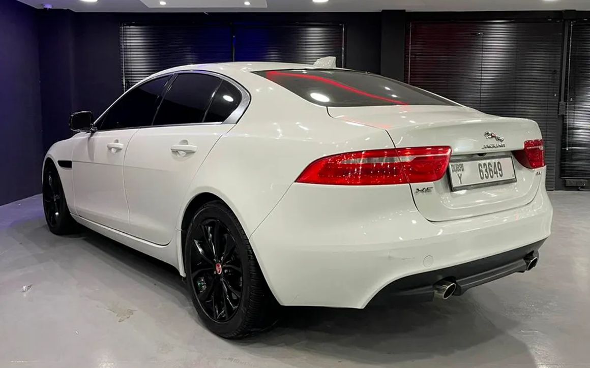 JAGUAR XE - image 2