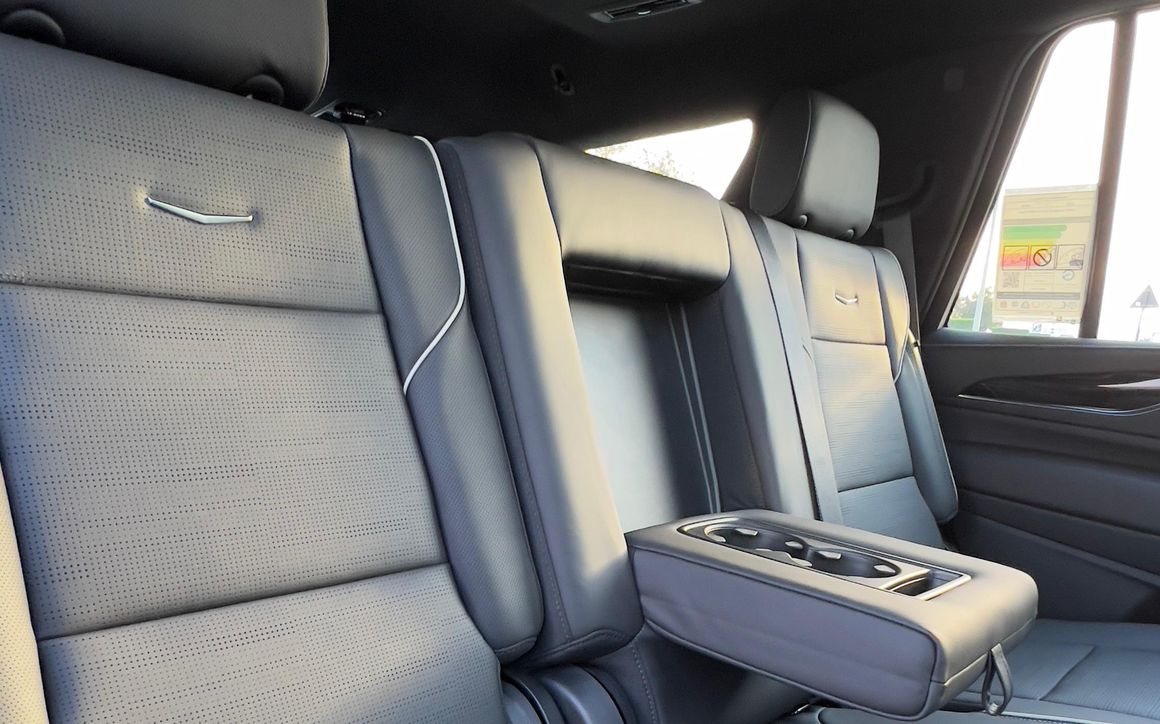 CADILLAC ESCALADE - image 10