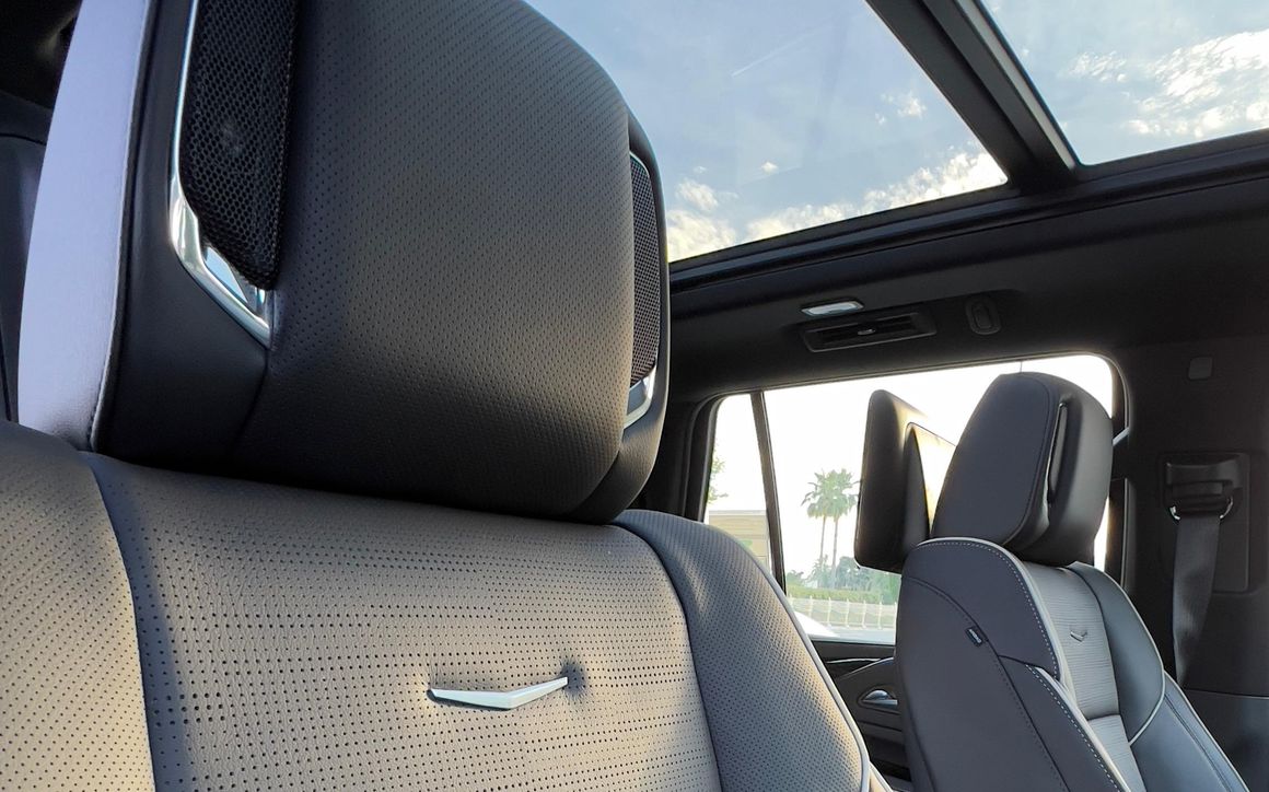 CADILLAC ESCALADE - image 11