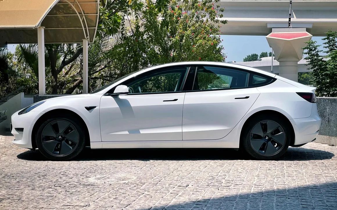TESLA MODEL 3 STANDARD - image 2