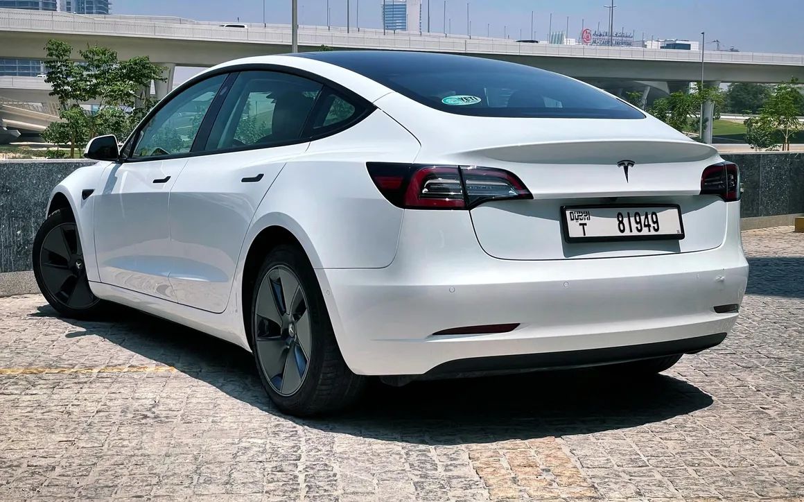 TESLA MODEL 3 STANDARD - image 4