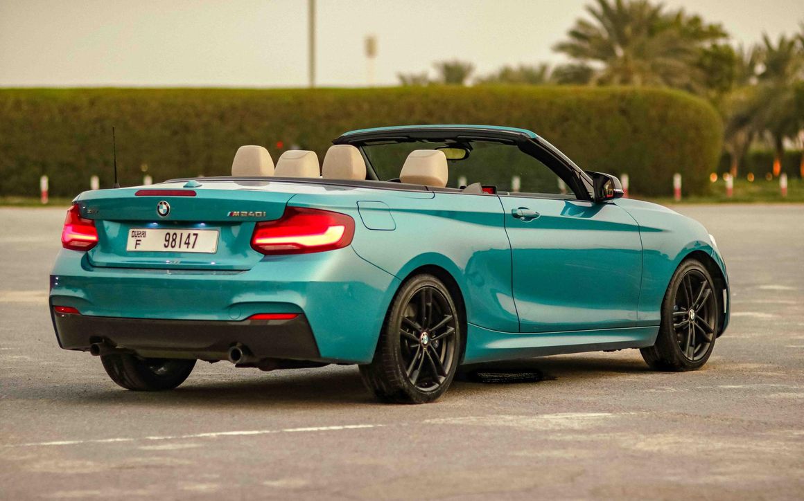 BMW 240 - image 7