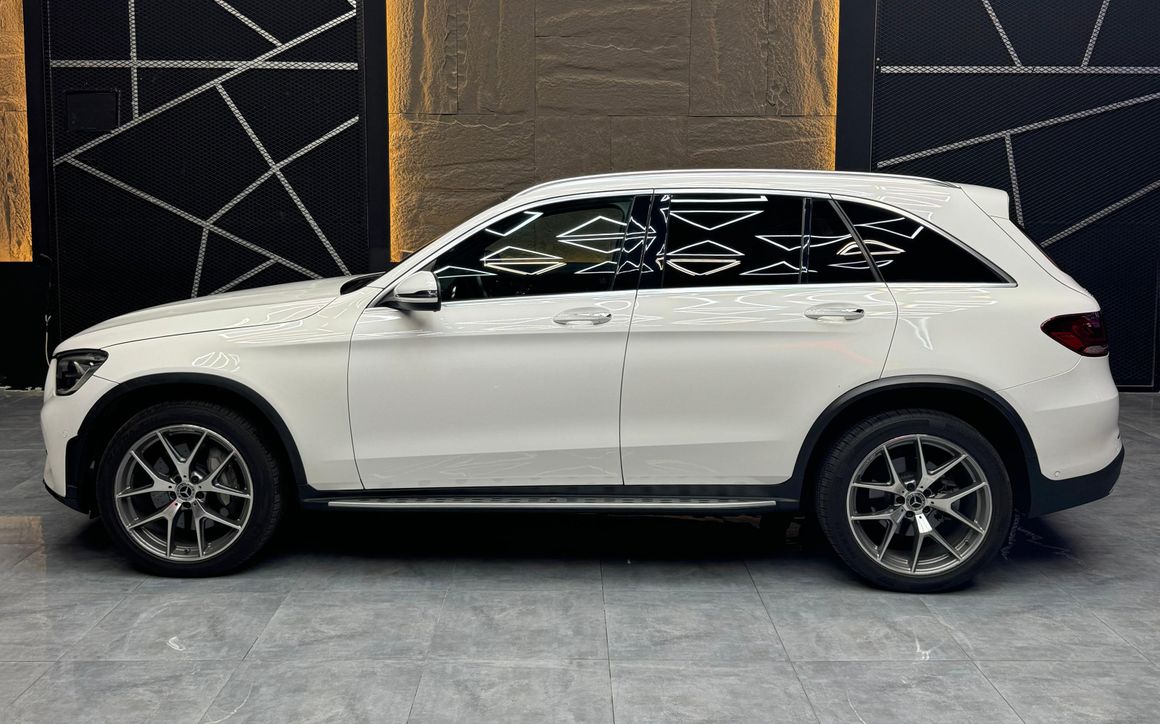 MERCEDES GLC 300 - image 2
