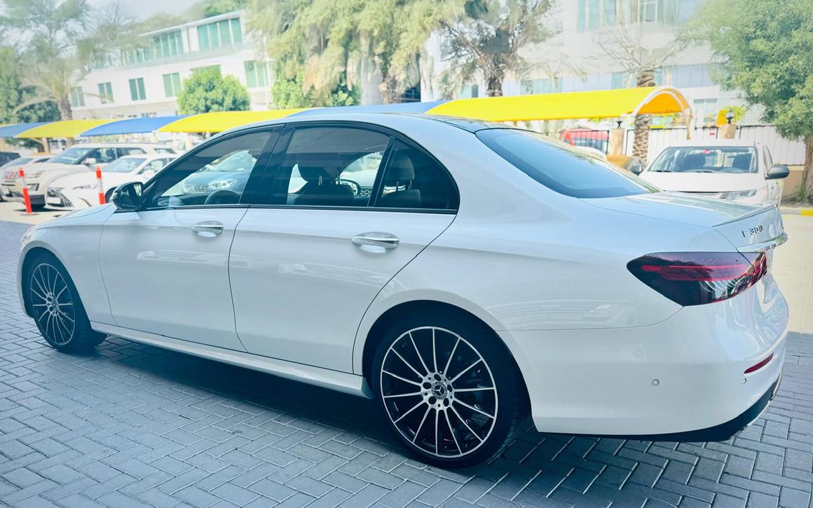 MERCEDES E300 2023 - image 5