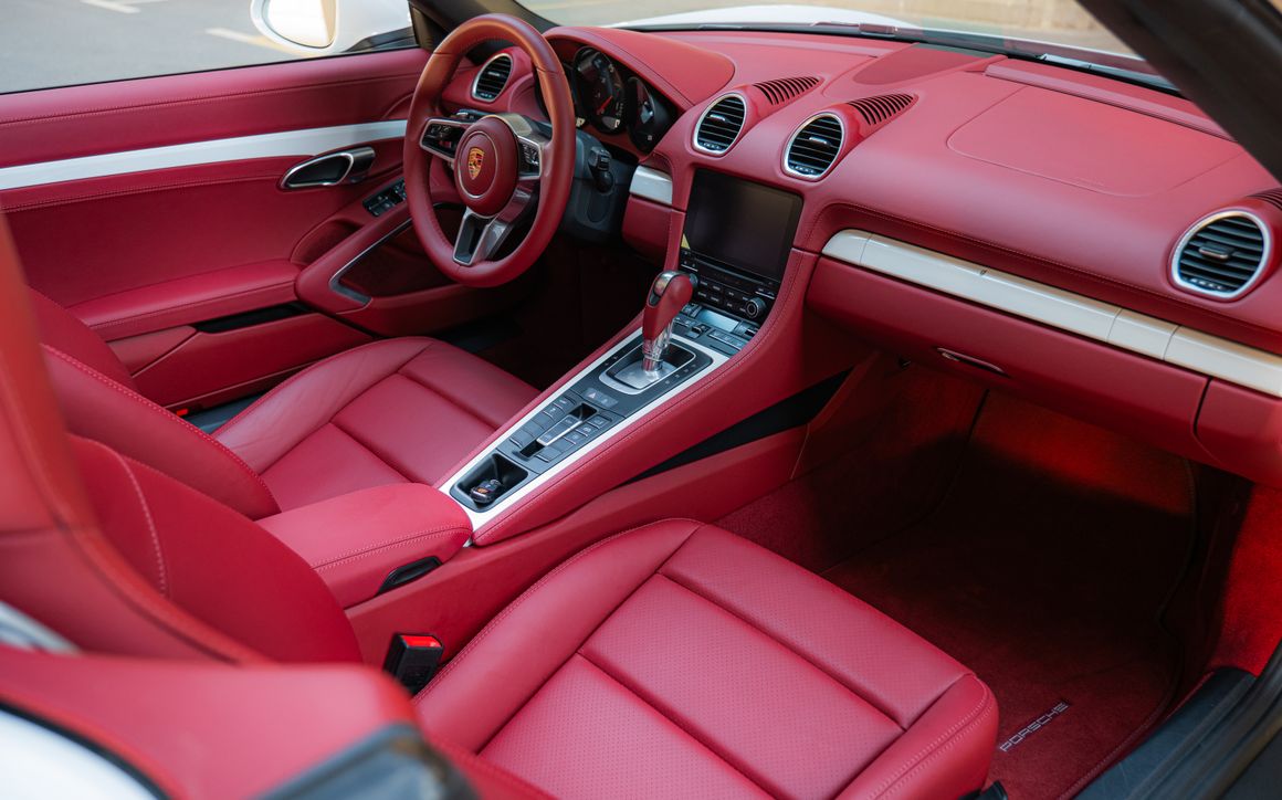 Porsche 718 Boxster - image 10