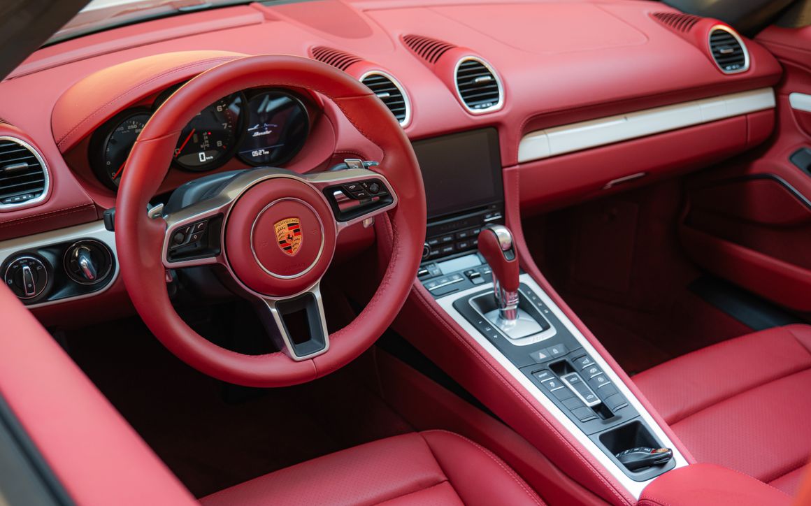 Porsche 718 Boxster - image 11