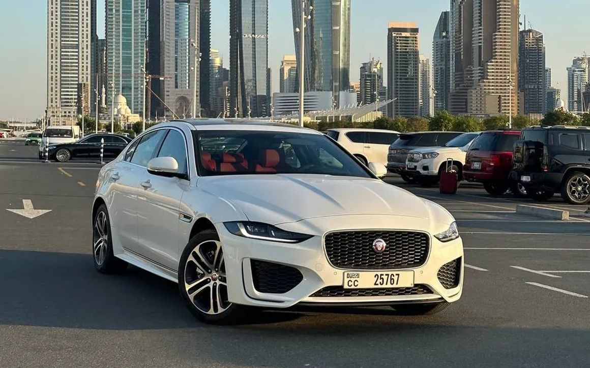 Jaguar XE - image 1