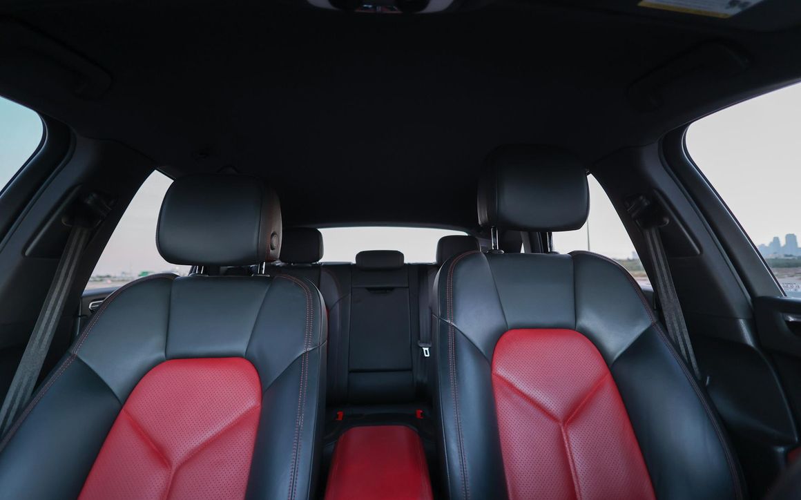 Porsche Macan Silver - image 13