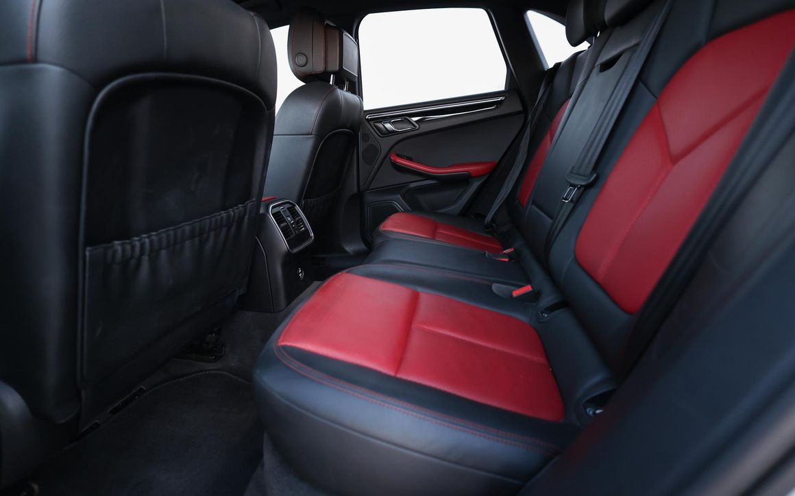 Porsche Macan Silver - image 14