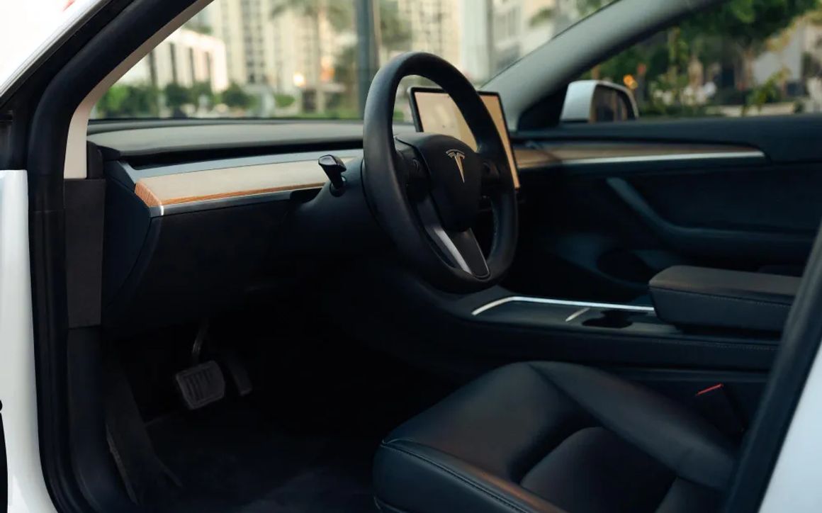 TESLA MODEL 3 - image 6