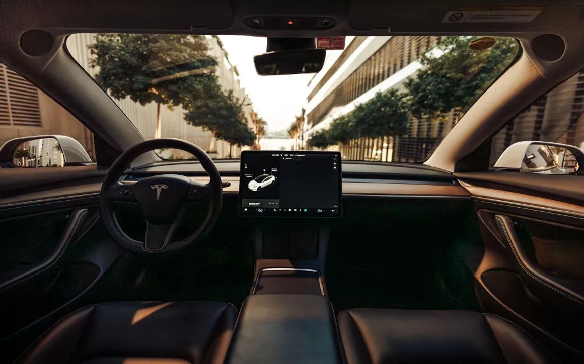 TESLA MODEL 3 - image 7