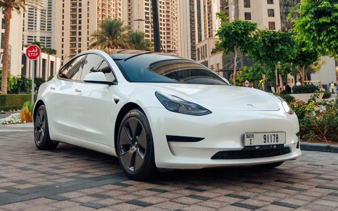 TESLA MODEL 3 - image 3