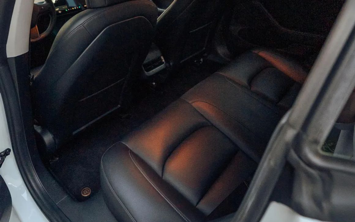 TESLA MODEL 3 - image 8