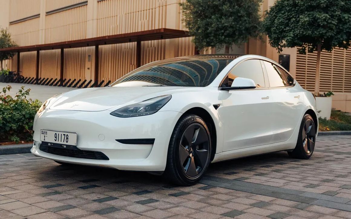 TESLA MODEL 3 - image 1