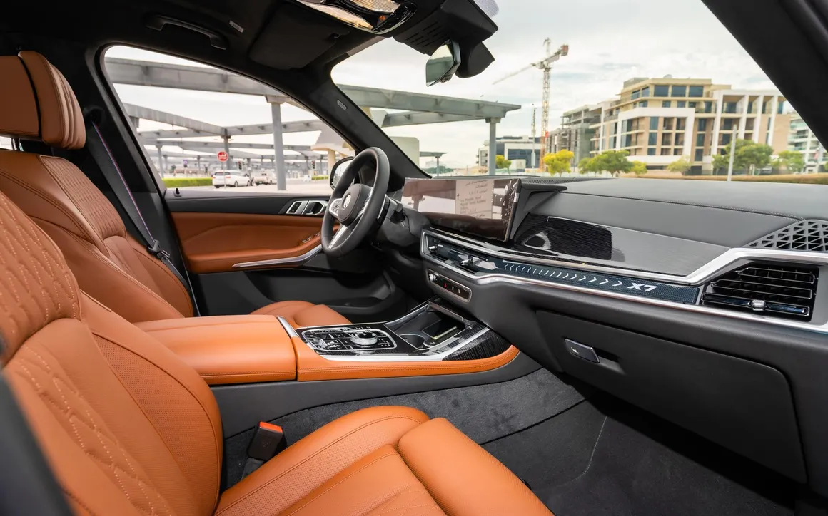 BMW X7 - image 12