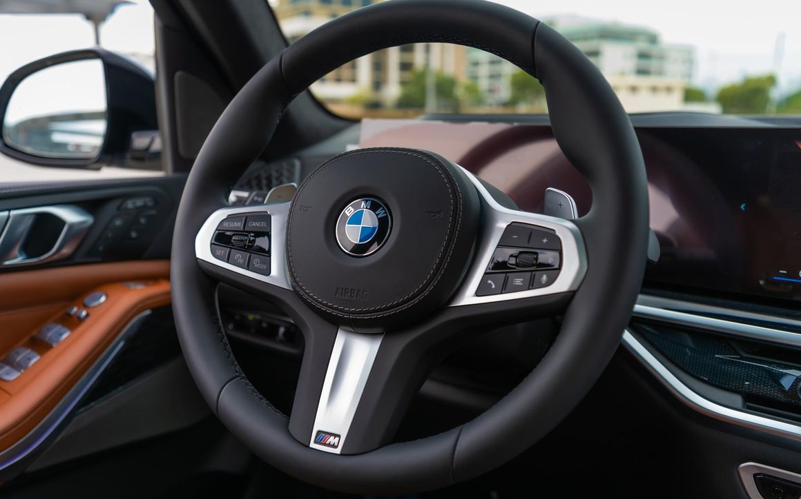 BMW X7 - image 19
