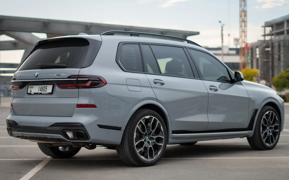 BMW X7 - image 6