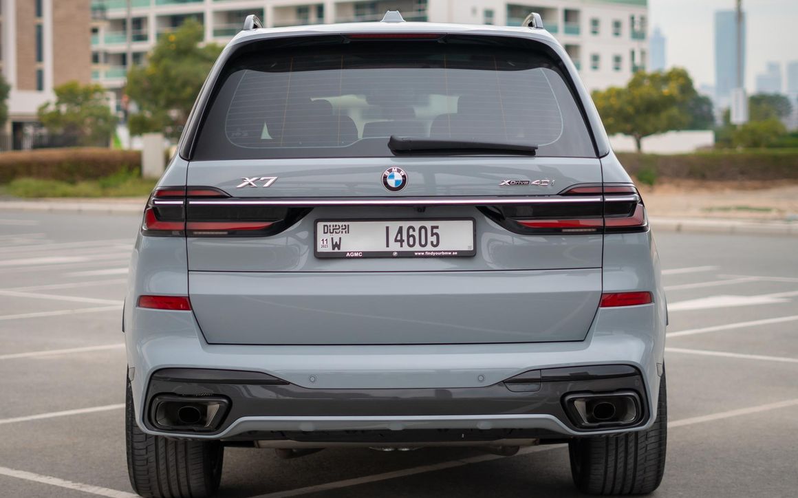 BMW X7 - image 7