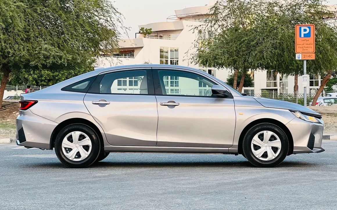 Toyota Yaris - image 2