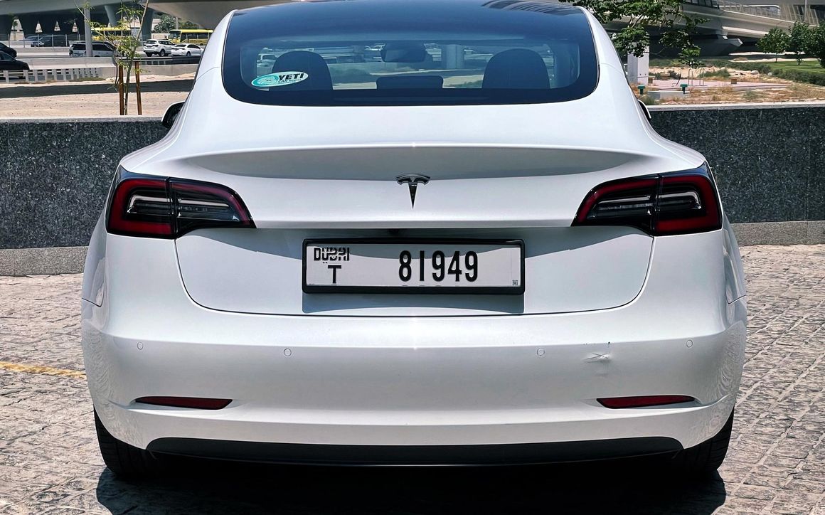 TESLA MODEL 3 - image 5