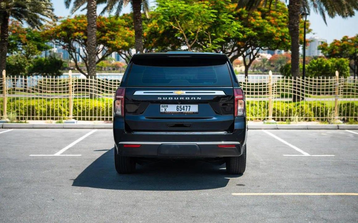 Chevrolet Suburban - image 8