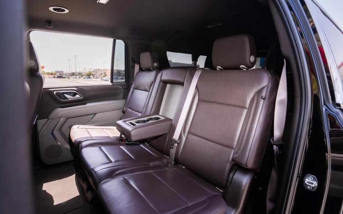 Chevrolet Suburban - image 9