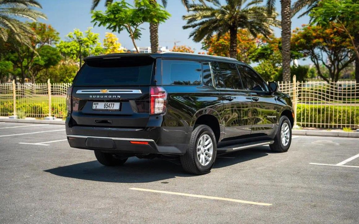 Chevrolet Suburban - image 7