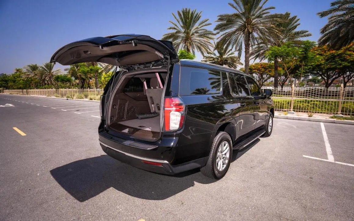 Chevrolet Suburban - image 12