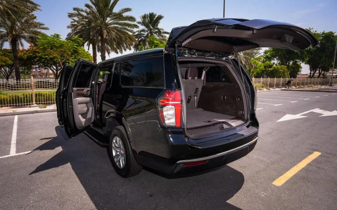 Chevrolet Suburban - image 11