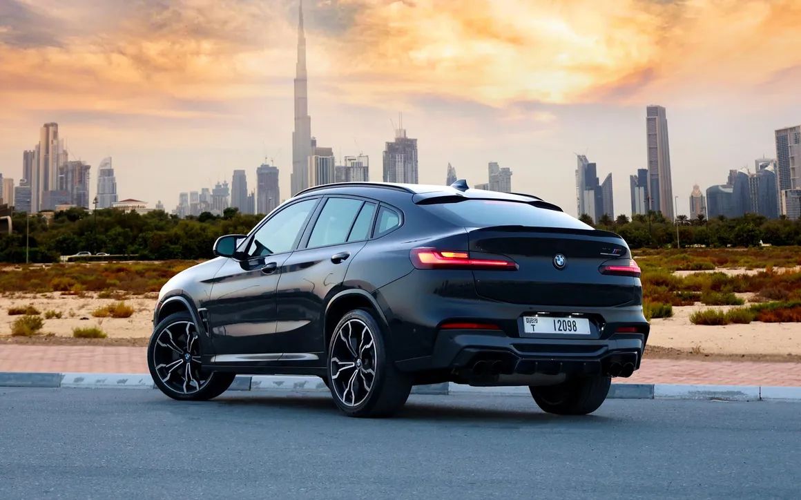 BMW X4M Competition Black - image 6