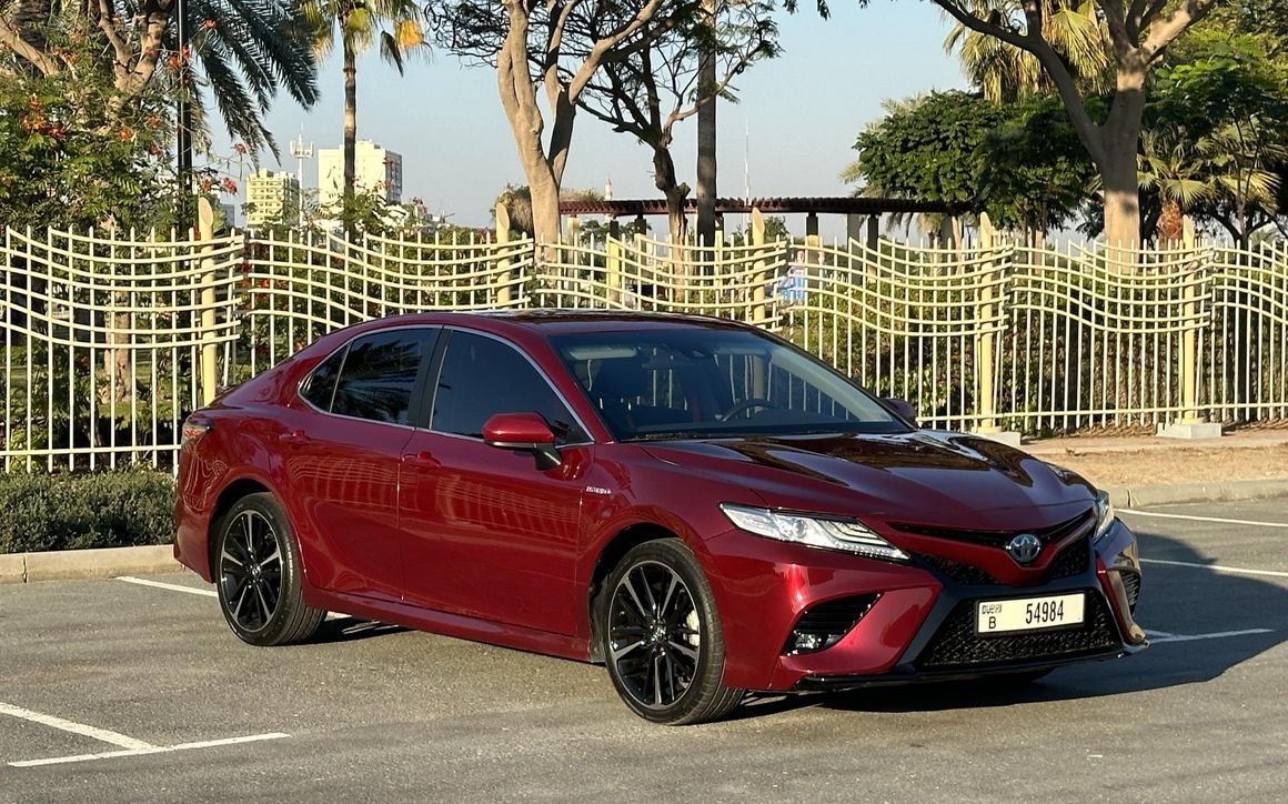 Toyota Camry Hybrid - image 5