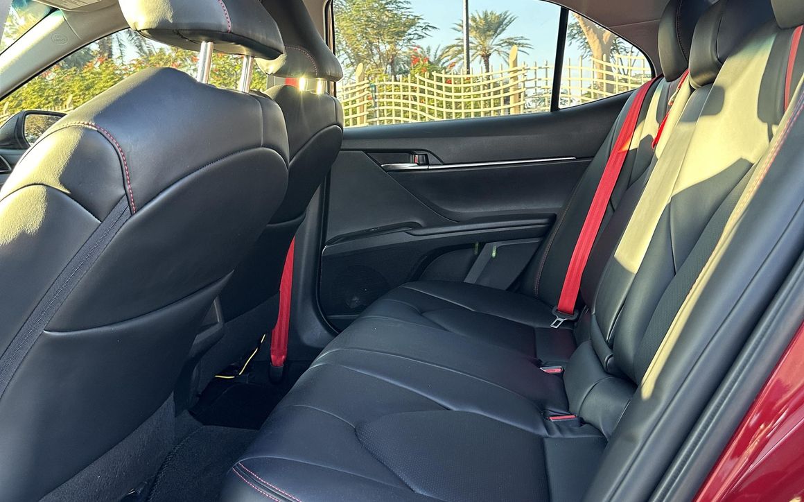 Toyota Camry Hybrid - image 15