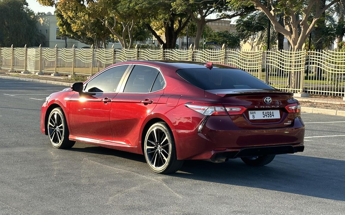 Toyota Camry Hybrid - image 7