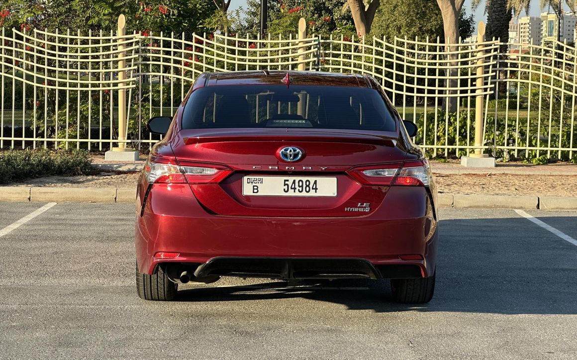 Toyota Camry Hybrid - image 8
