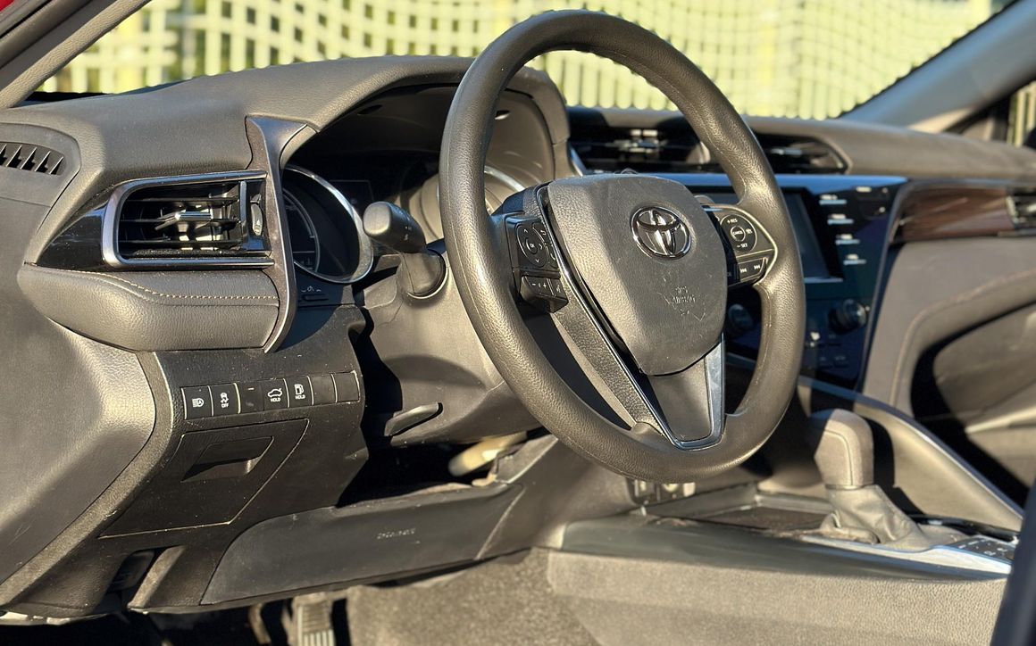 Toyota Camry Hybrid - image 11