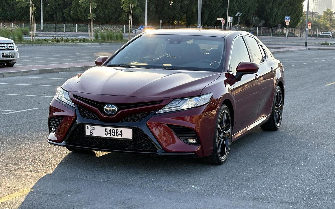 Toyota Camry Hybrid - image 10