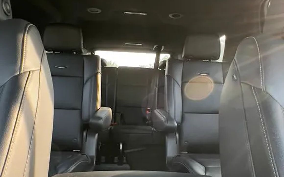 CADILLAC ESCALADE - image 8