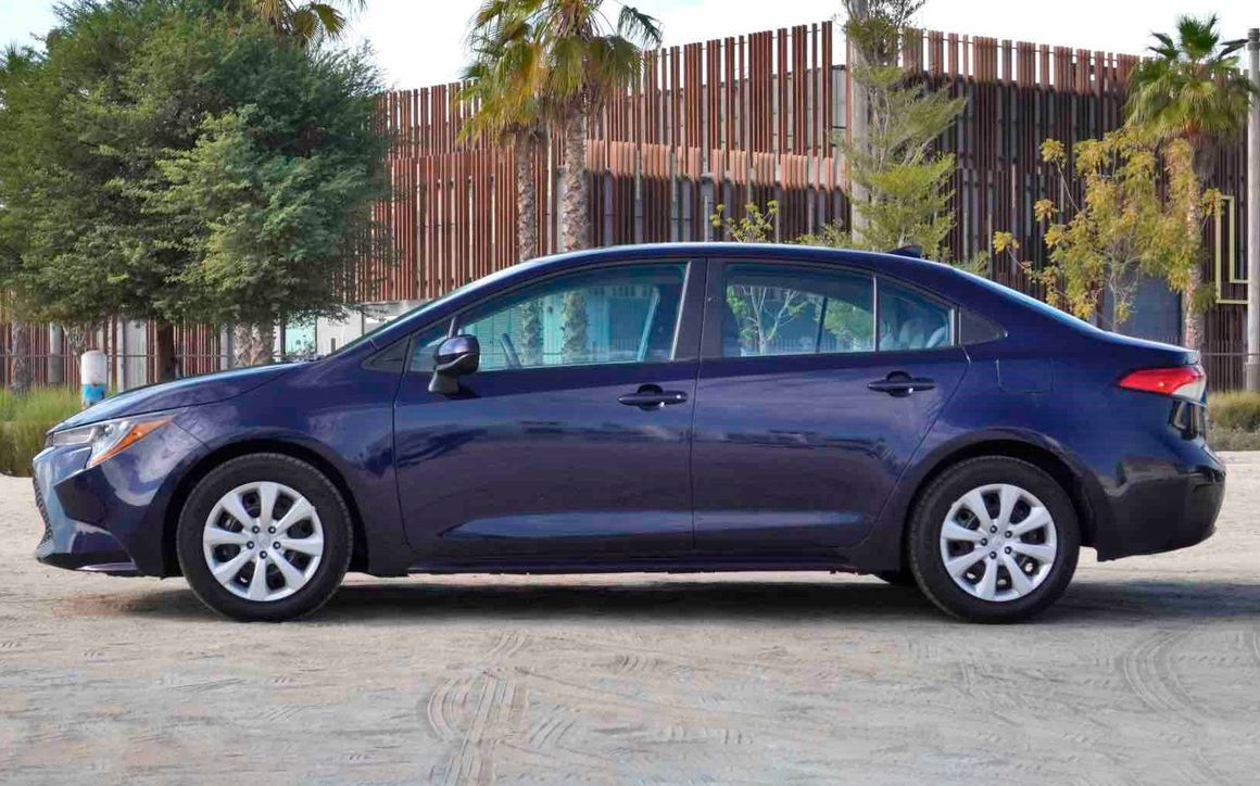 TOYOTA COROLLA - image 2