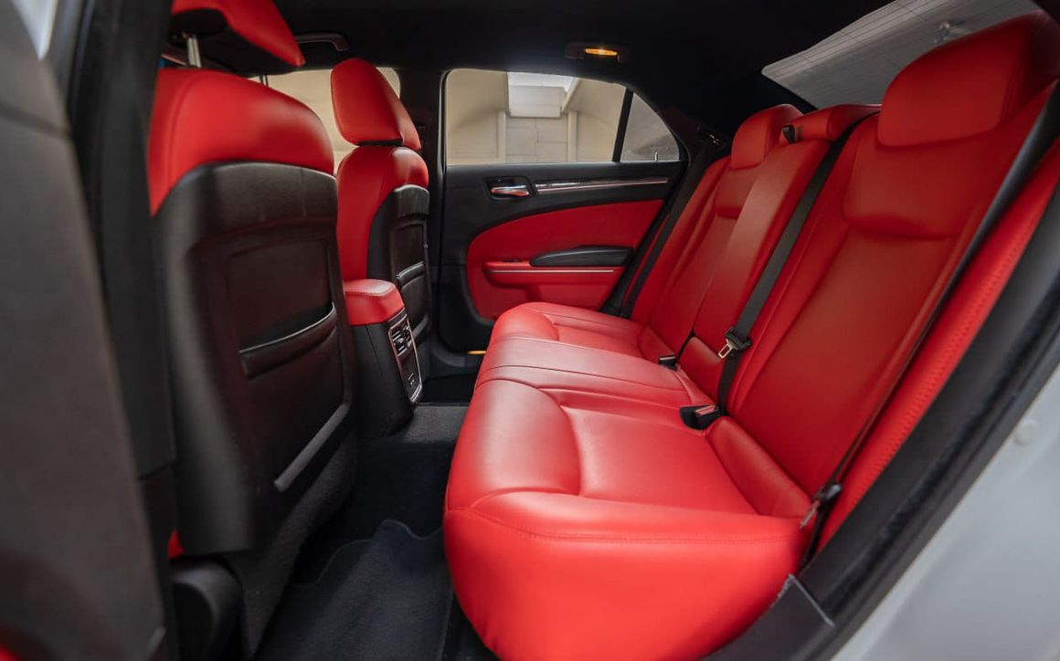 CHRYSLER 300 2019 - image 8