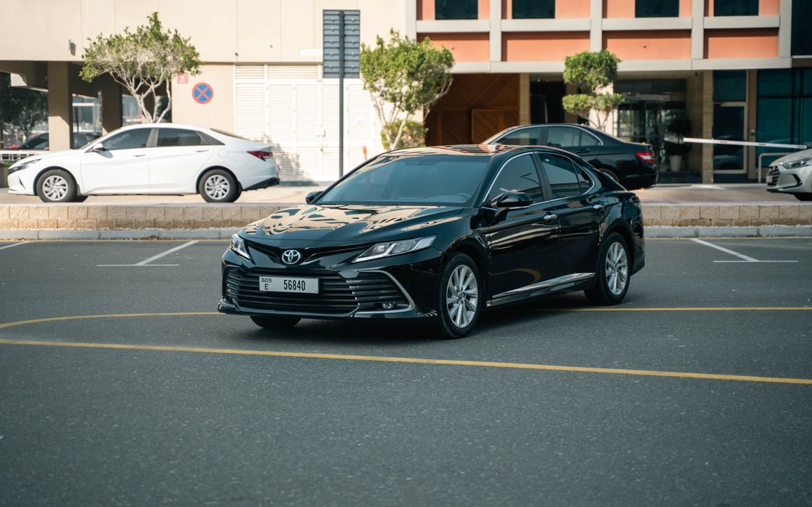 Toyota Camry - image 4
