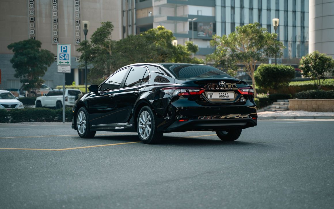 Toyota Camry - image 5