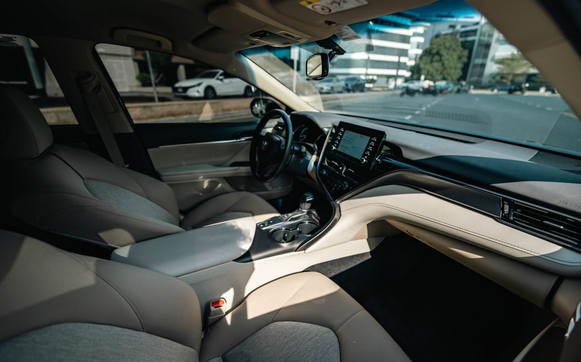 Toyota Camry - image 7