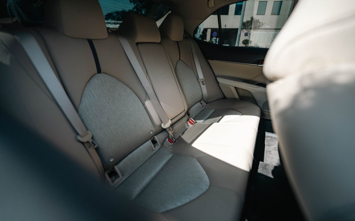 Toyota Camry - image 8