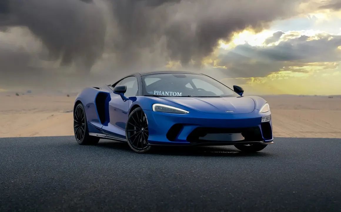 MCLAREN GT - image 1