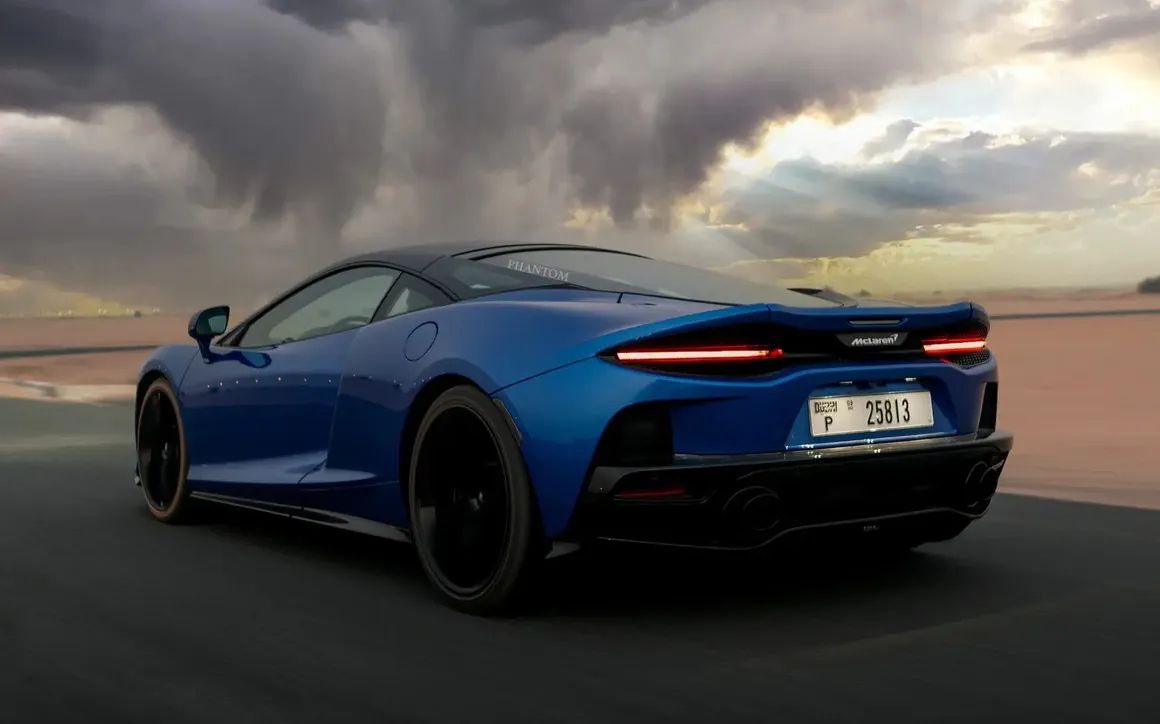 MCLAREN GT - image 6