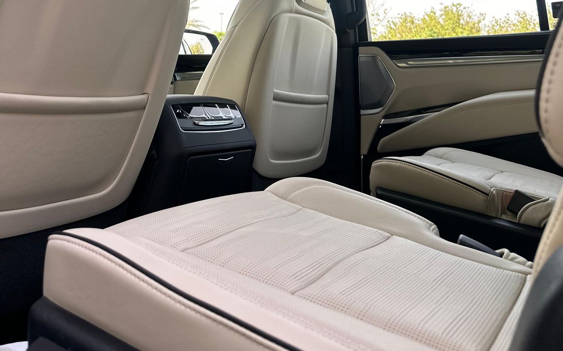 CADILLAC ESCALADE - image 7